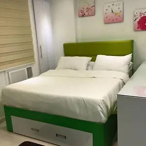 One Palm Tree Apartment