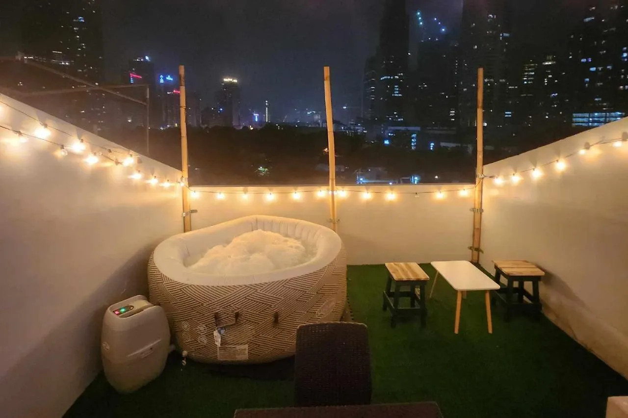 Ultimate Staycation With Jacuzzi And Arcade Manila